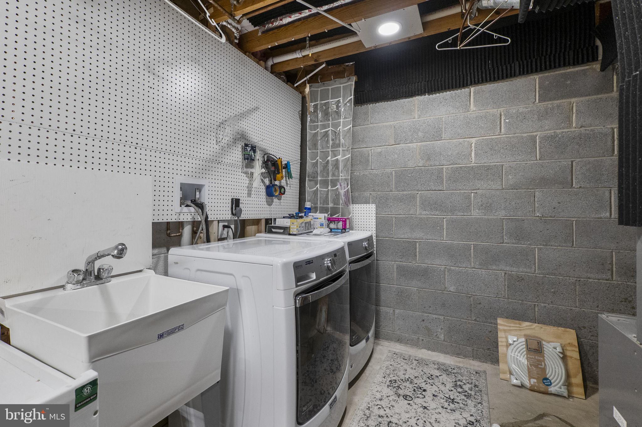 210 Whitcliff Court Gaithersburg, MD 20878 - Photo 28 of 33 Laundry