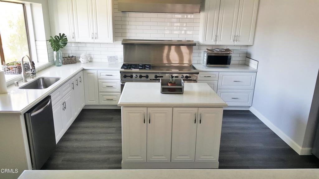 182 Rancho Adolfo Drive, Unit 83 Camarillo, CA 93012 - Photo 38 of 49 9. Clubhouse Kitchen 1