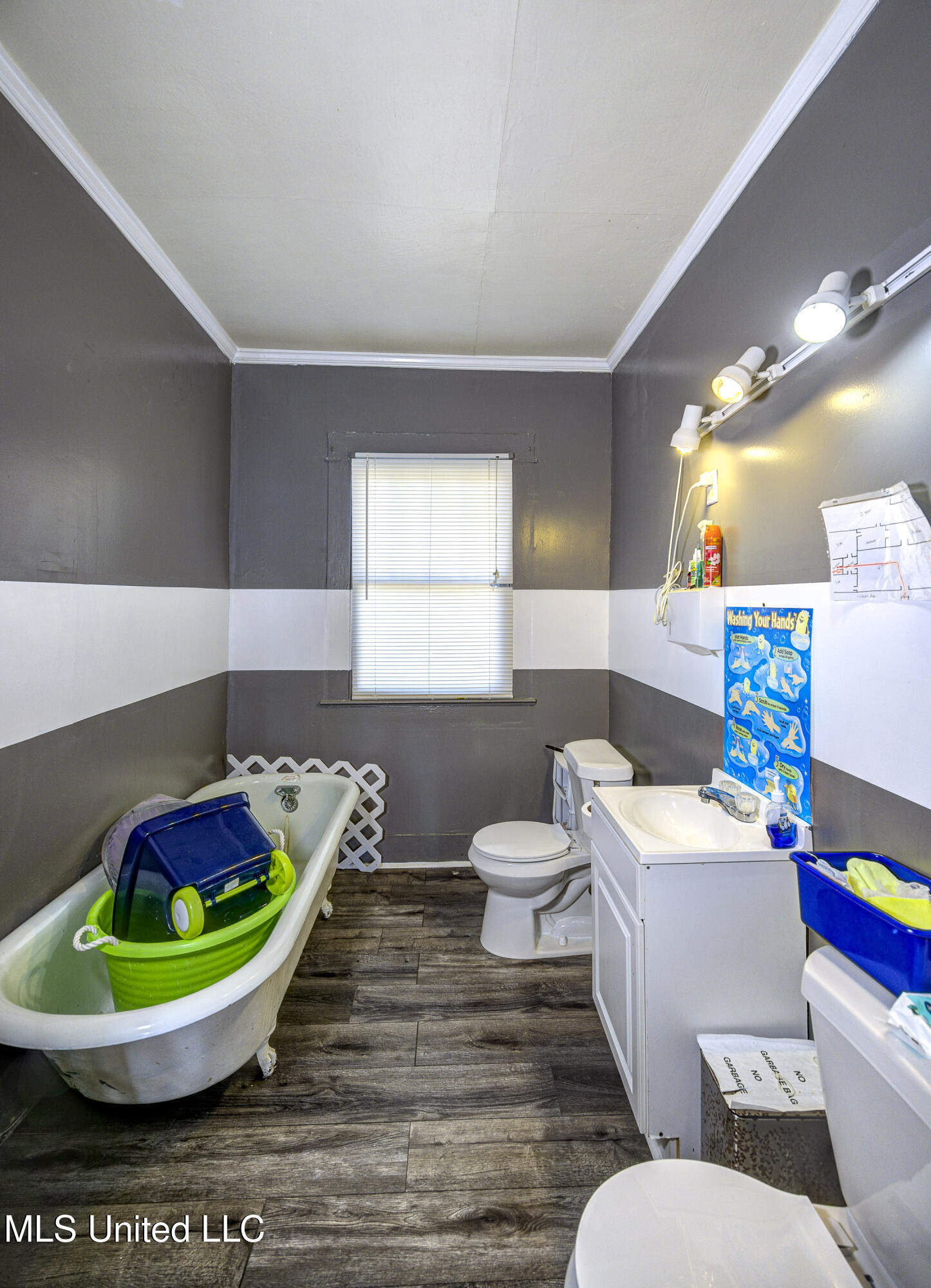 1222 Grove Street Vicksburg, MS 39183 - Photo 13 of 25 Left Middle Bathroom 1