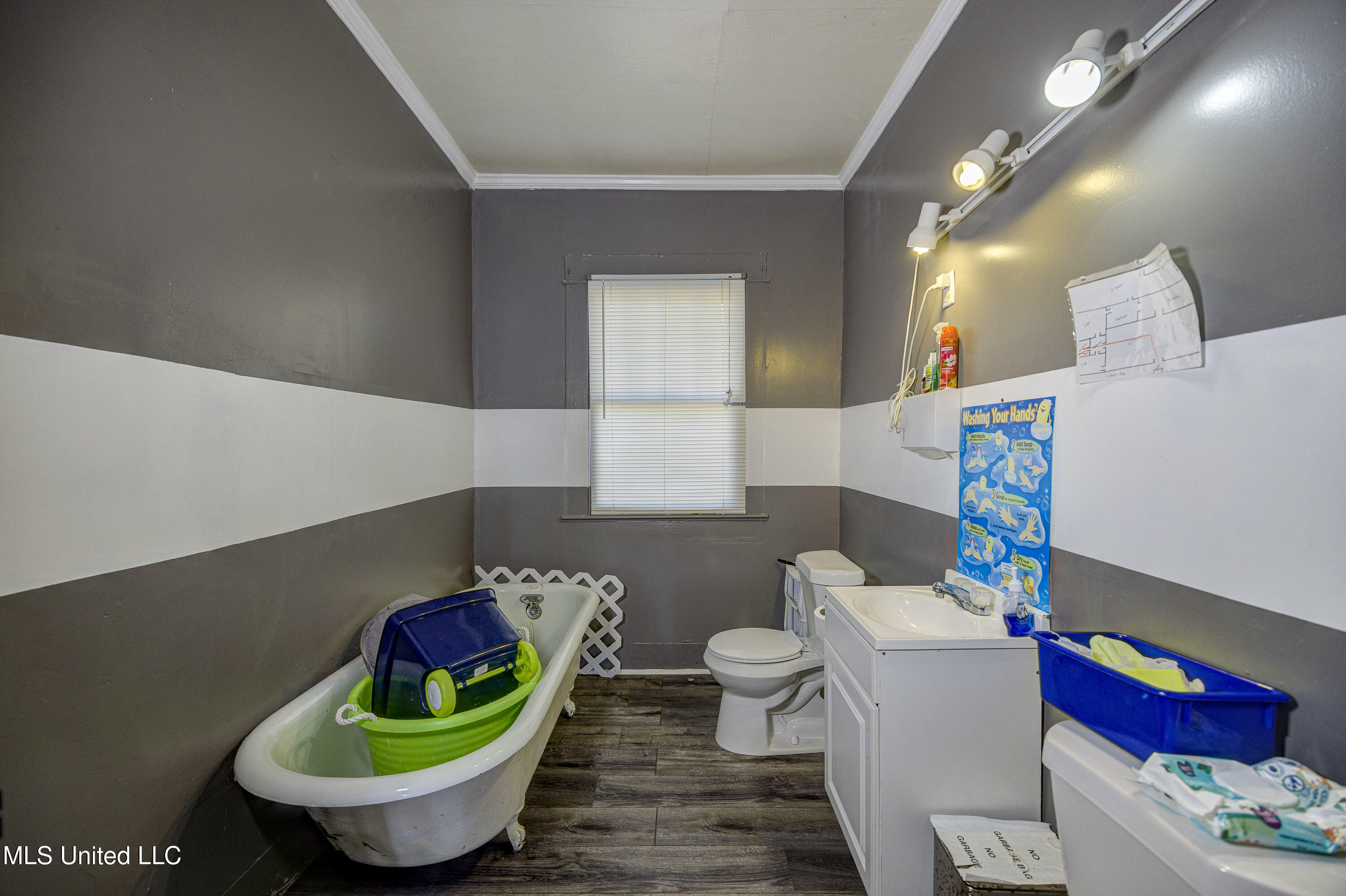 1222 Grove Street Vicksburg, MS 39183 - Photo 14 of 25 Left Middle Bathroom 2