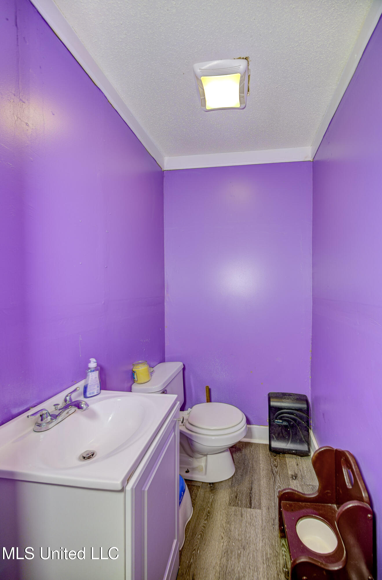 1222 Grove Street Vicksburg, MS 39183 - Photo 19 of 25 Rear Bathroom