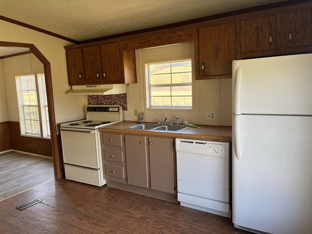 423 Arrowhead Road Fancy Gap, VA 24328 - Photo 14 of 21 Gallery Image 14