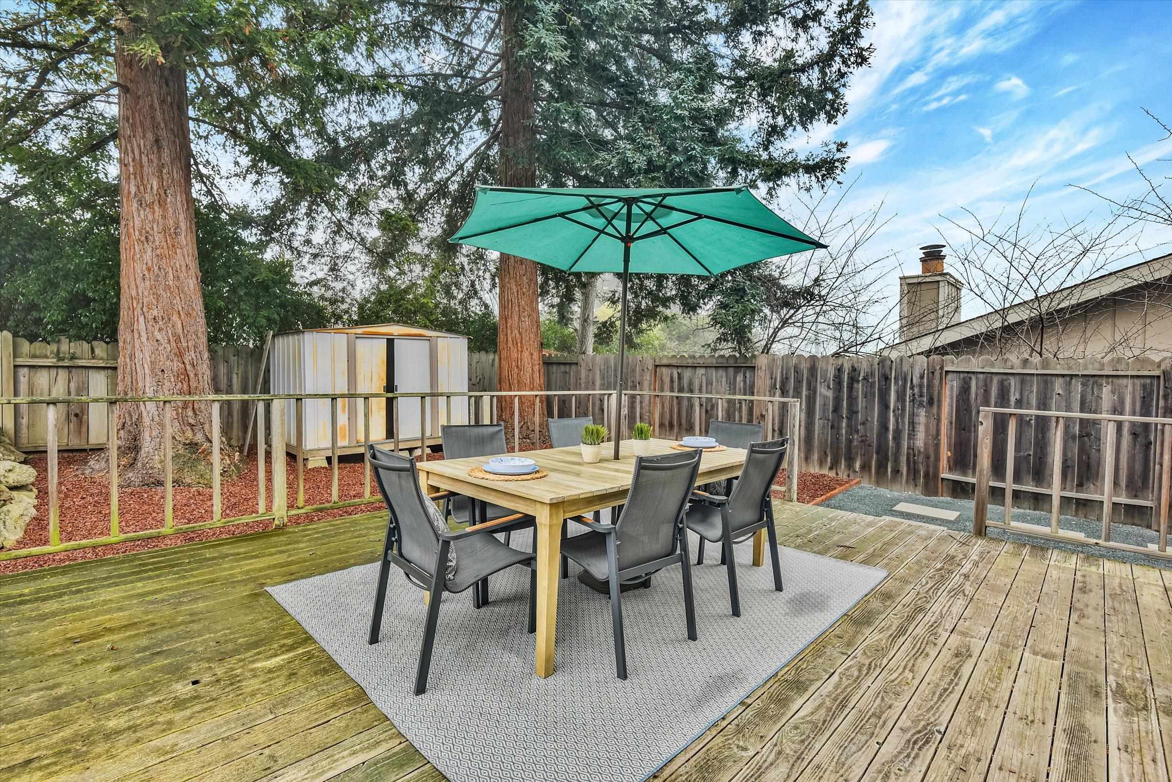 1524 Ridgewood Drive Martinez, CA 94553 - Photo 4 of 33 a outdoor view with a sitting space