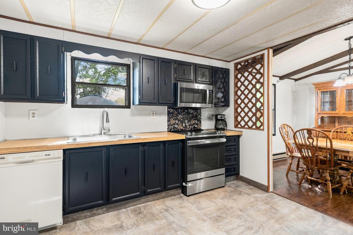 1026 Magazine Road Green Lane, PA 18054 - Photo 11 of 36 Kitchen