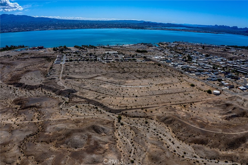 12600 Havasu Lake Road Needles, CA 92363 - Photo 14 of 30 a view of a sky from a yard