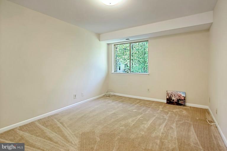 11625 Vantage Hill Road, Unit 11C Reston, VA 20190 - Photo 18 of 26 Bedroom