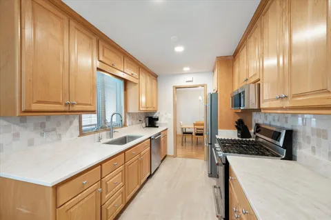 $600,000 | 878 Parkside Avenue, Elmhurst, IL 60126