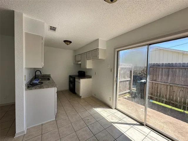 $800 | 2101 Interurban Boulevard, Unit A, Corsicana, TX 75110