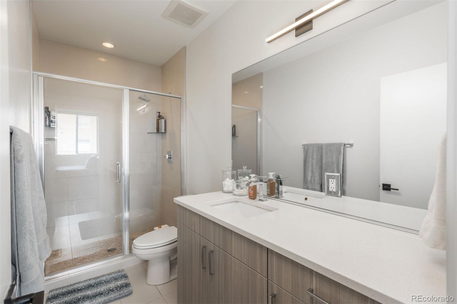 910 West 40th Avenue Denver, CO 80211 - Photo 14 of 33 a bathroom with a sink shower and a toilet