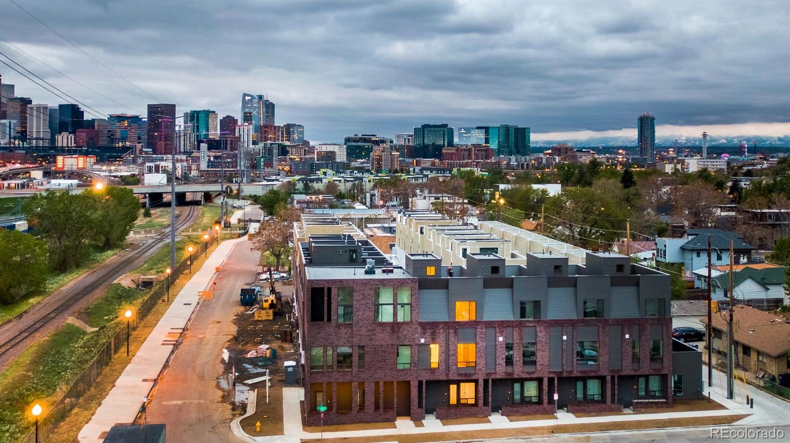 910 West 40th Avenue Denver, CO 80211 - Photo 32 of 33 a city view