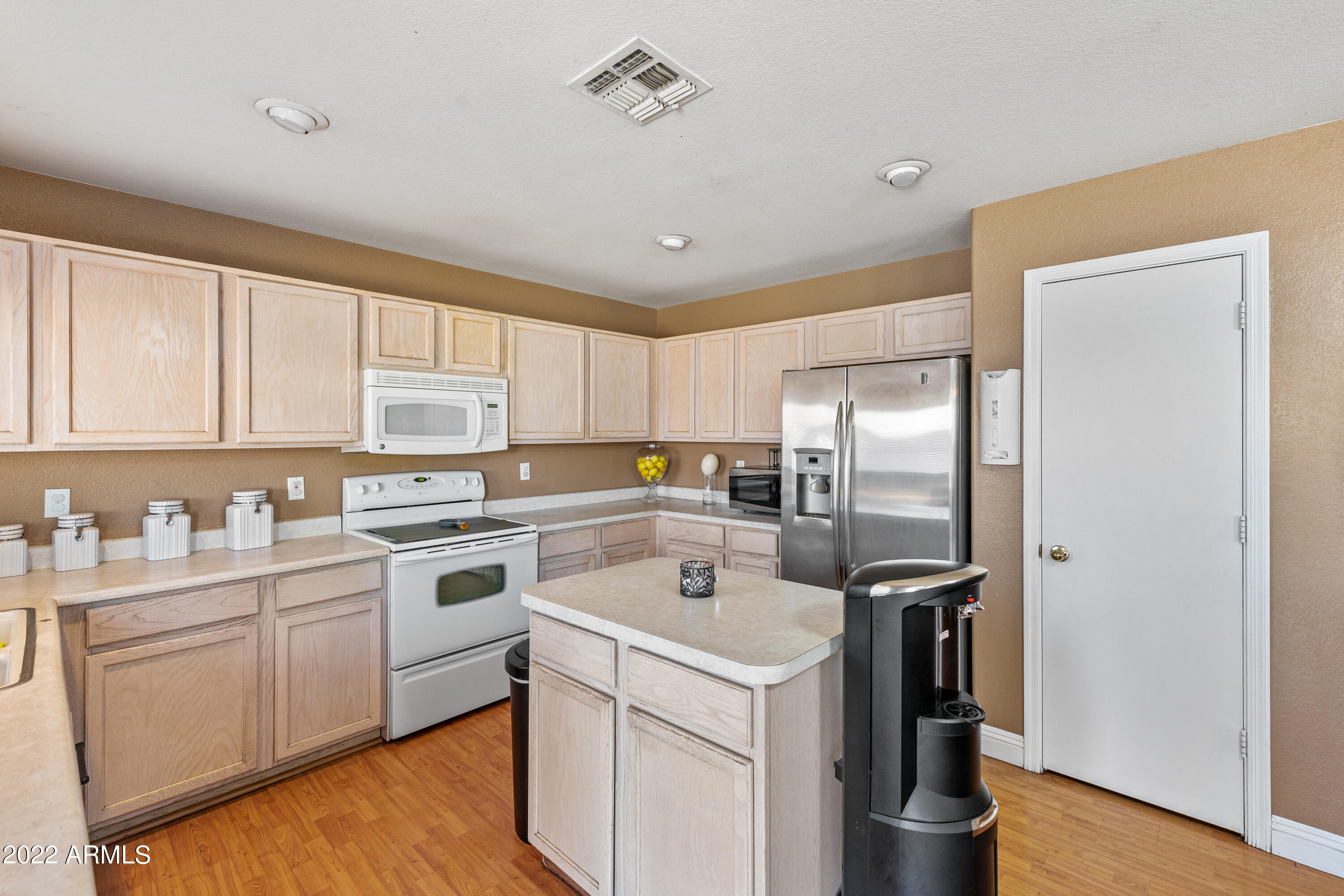 8543 West Berkeley Road Phoenix, AZ 85037 - Photo 11 of 27 RKP_0340