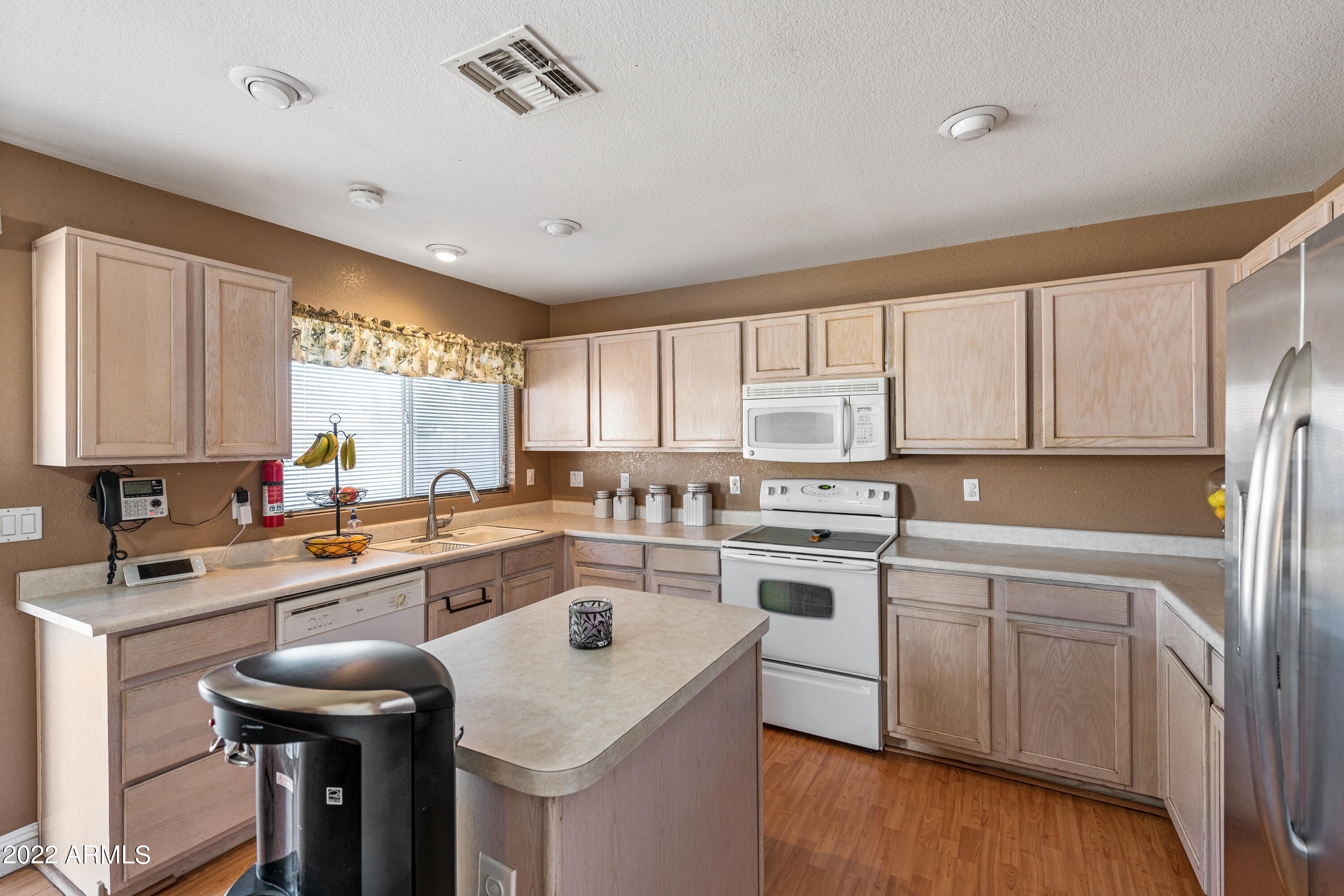 8543 West Berkeley Road Phoenix, AZ 85037 - Photo 8 of 27 RKP_0330