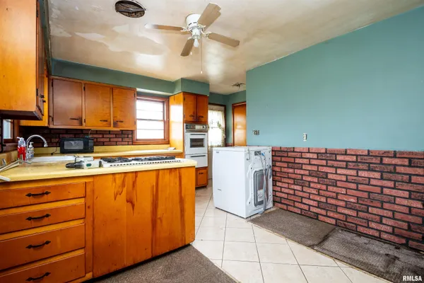 $69,900 | 5024 East Lawrence Avenue, Chillicothe, IL 61523