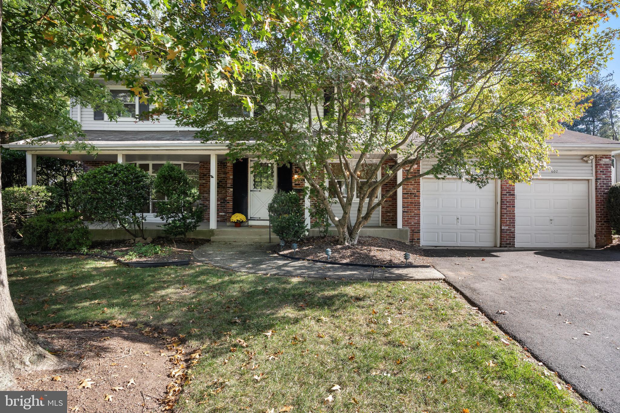 a view of a house with backyard and a tree