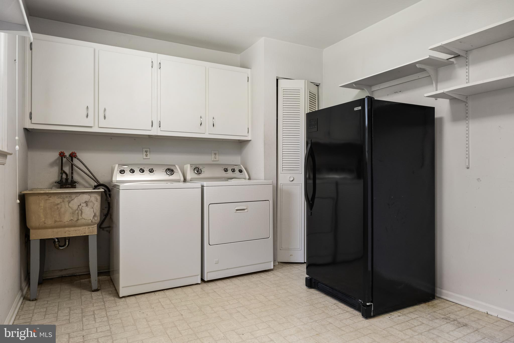 602 Wellfleet Road Cinnaminson, NJ 08077 - Photo 21 of 35 a utility room with cabinets washer and dryer