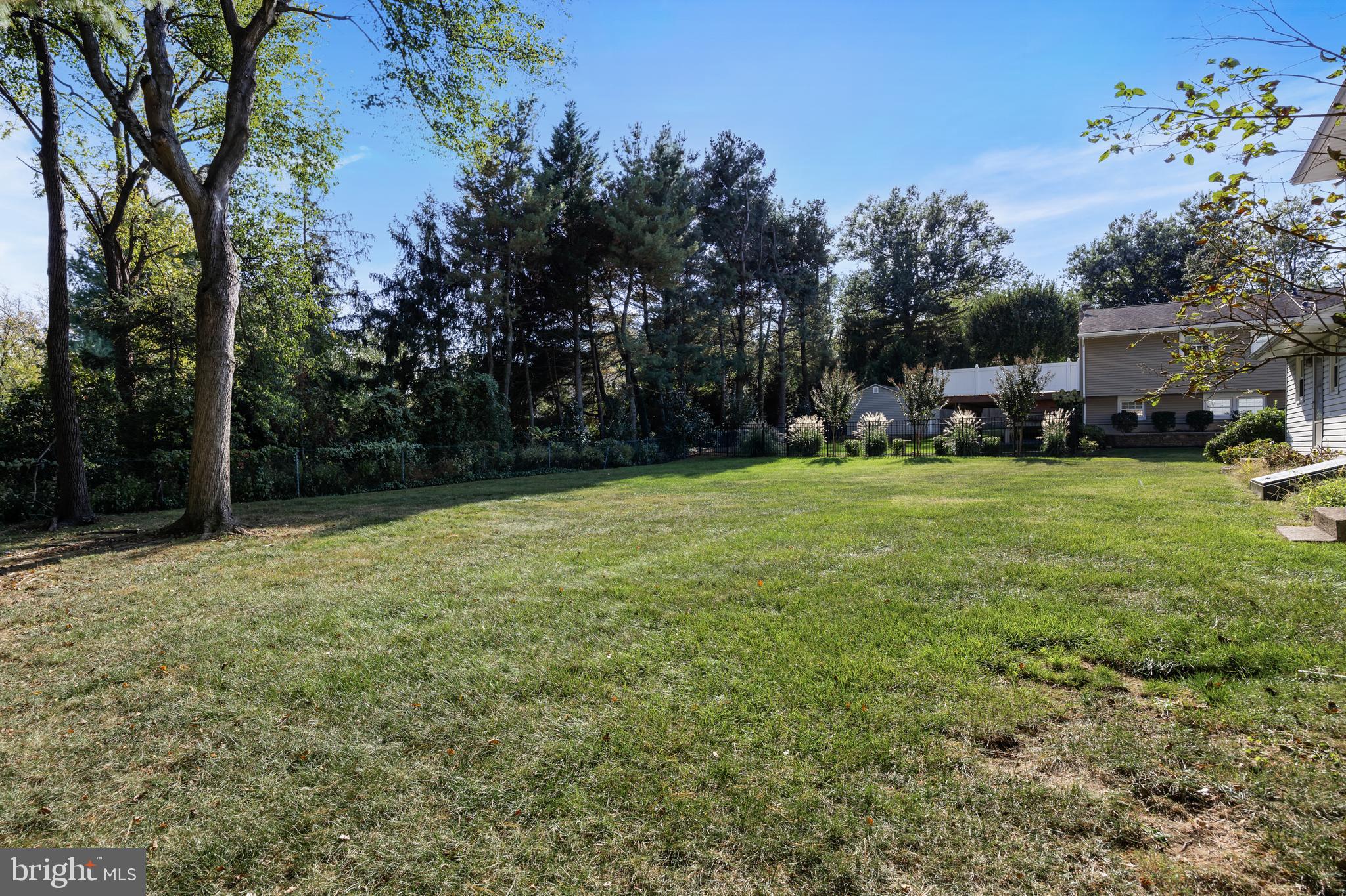 602 Wellfleet Road Cinnaminson, NJ 08077 - Photo 34 of 35 a view of a outdoor space and a garden