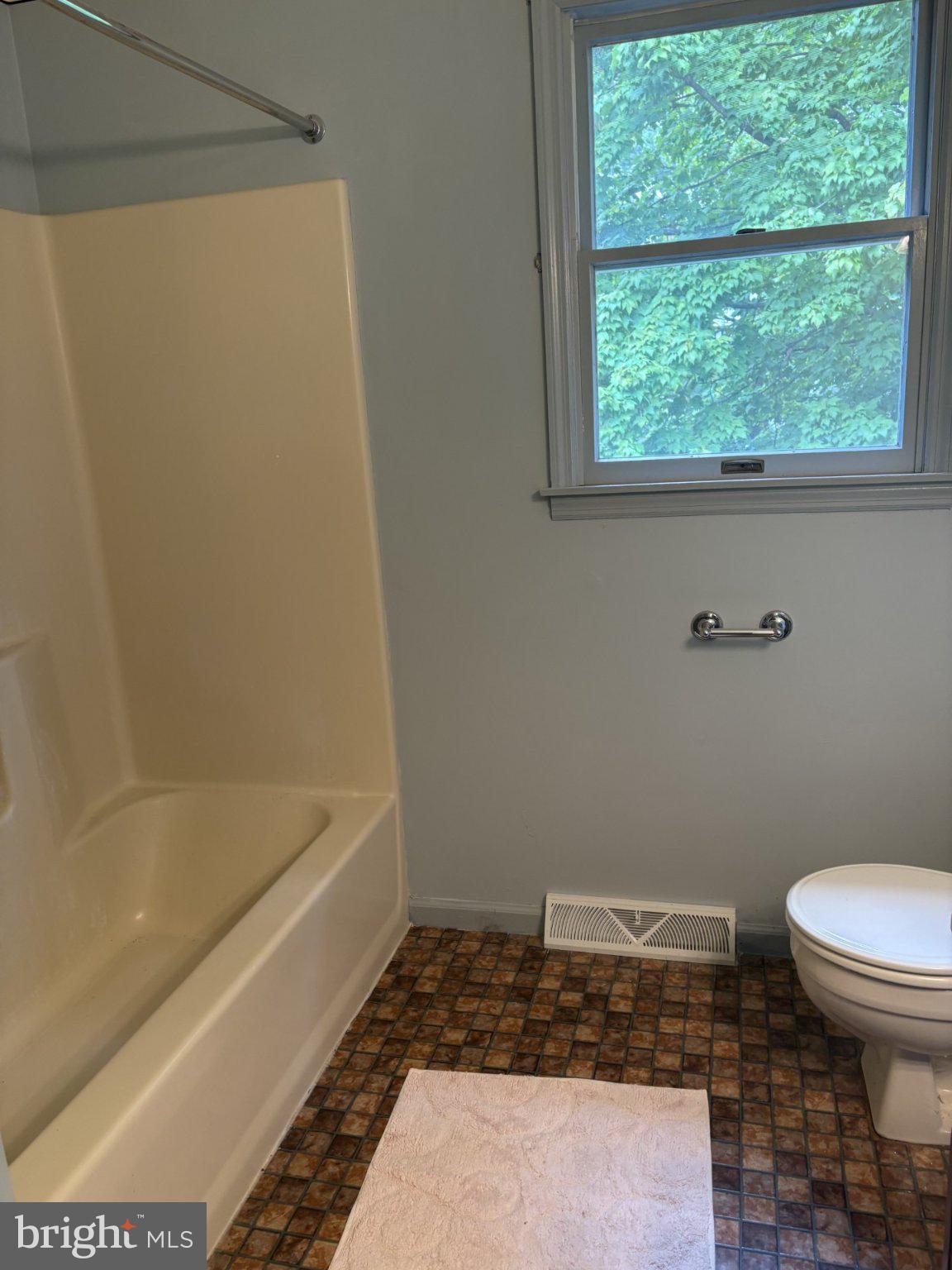 814 Ironstone Lane Sinking Spring, PA 19608 - Photo 15 of 22 Gallery Image 15