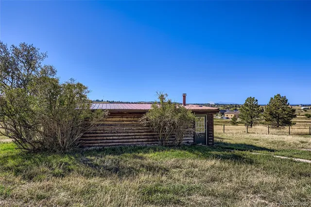 a view of a patio with chairs and table