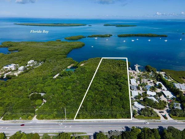 $3,500,000 | Overseas Highway, Islamorada, FL 33036