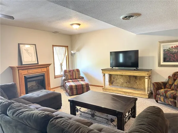 $725,000 | 22678 South Tyson Circle, Lacygne, KS 66040