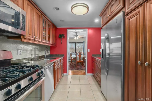 $285,000 | 200 Diplomat Drive, Unit 8N, Mount Kisco, NY 10549