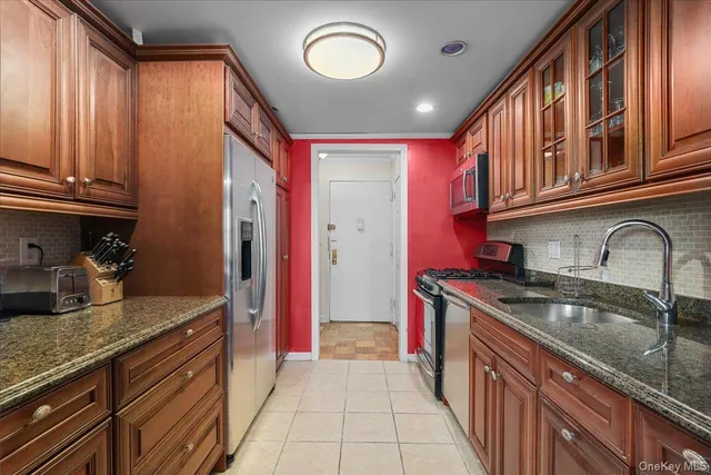 $285,000 | 200 Diplomat Drive, Unit 8N, Mount Kisco, NY 10549