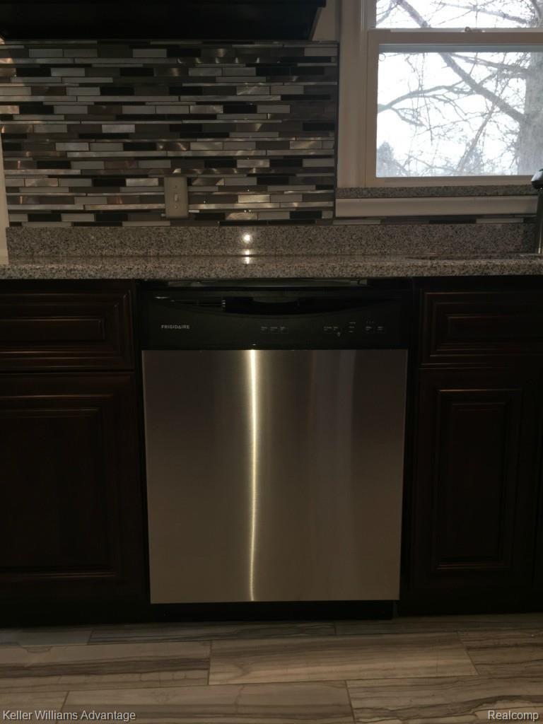 14433 Salem Road Redford, MI 48239 - Photo 7 of 33 2015-02-11 10.14
