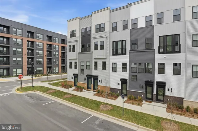 $3,800 | 4768 Sully Pt Lane, Chantilly, VA 20151