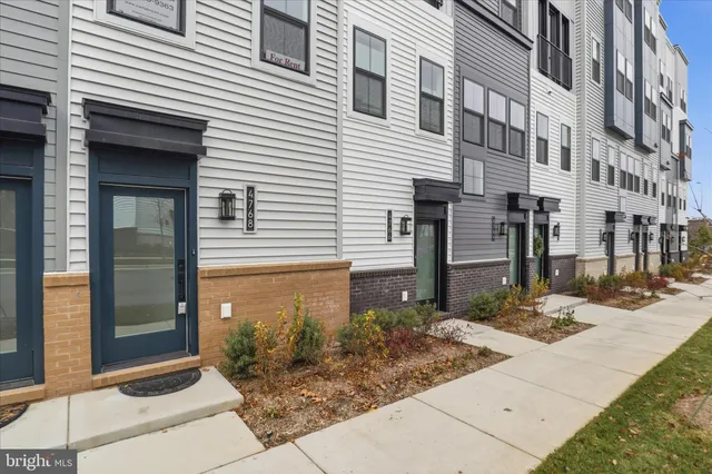 $3,800 | 4768 Sully Pt Lane, Chantilly, VA 20151