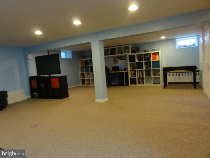 938 Irvin Road Huntingdon Valley, PA 19006 - Photo 16 of 20