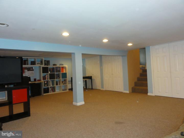 938 Irvin Road Huntingdon Valley, PA 19006 - Photo 17 of 20