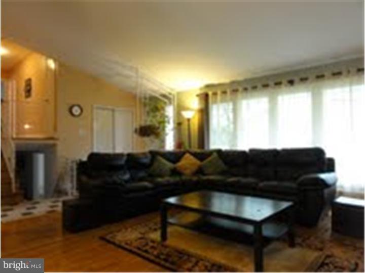 938 Irvin Road Huntingdon Valley, PA 19006 - Photo 3 of 20