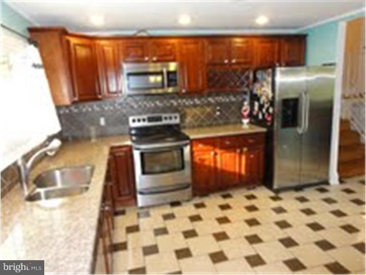 938 Irvin Road Huntingdon Valley, PA 19006 - Photo 5 of 20