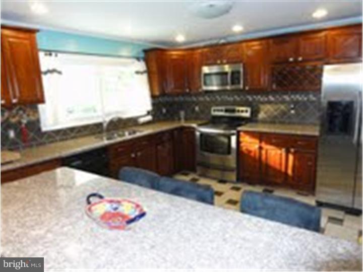 938 Irvin Road Huntingdon Valley, PA 19006 - Photo 6 of 20