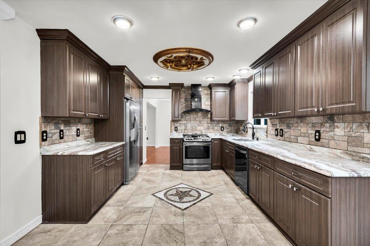 7295 West Maple Road West Bloomfield, MI 48322 - Photo 14 of 40 Gallery Image 14