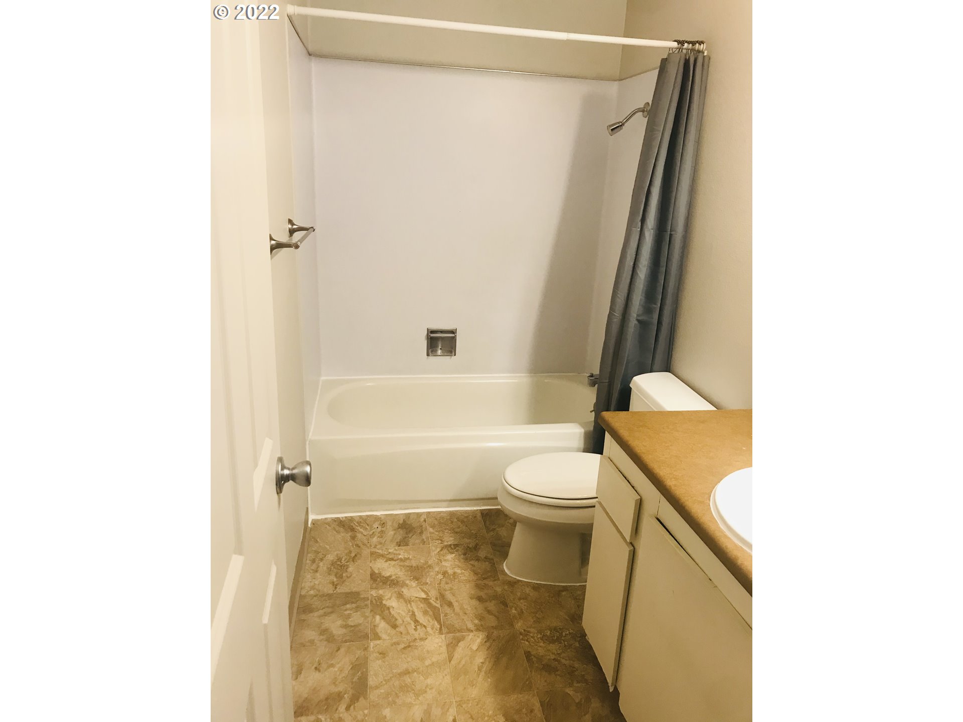 7522 Southwest Barnes Road, Unit C Portland, OR 97225 - Photo 4 of 12 Gallery Image 4