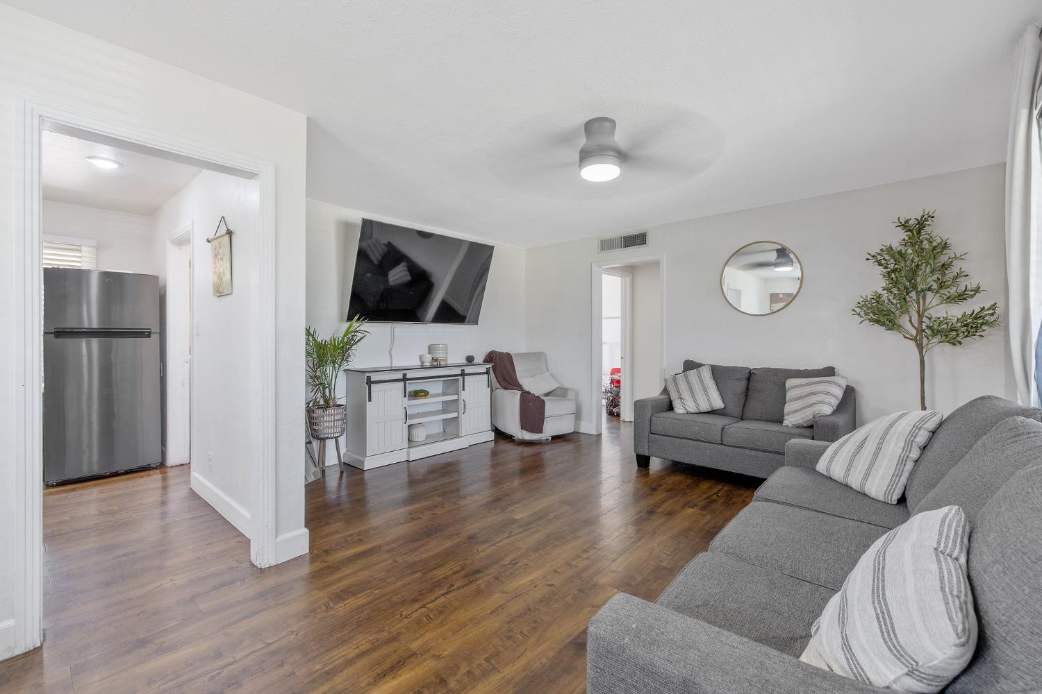 723 North Lourae Avenue Reedley, CA 93654 - Photo 13 of 45