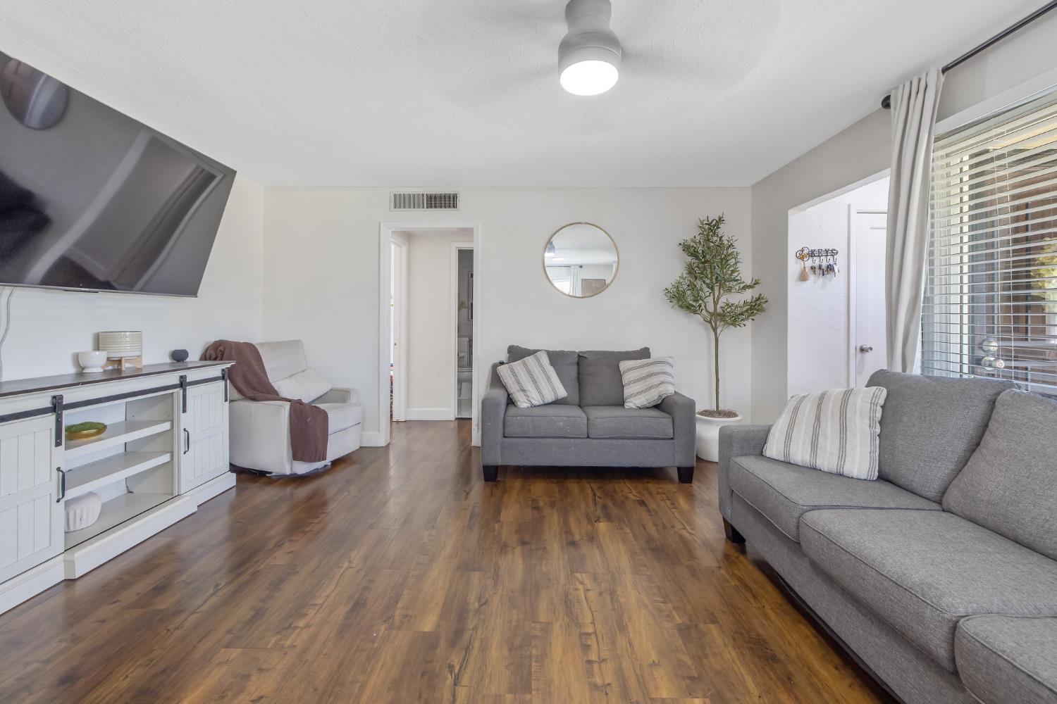 723 North Lourae Avenue Reedley, CA 93654 - Photo 15 of 45