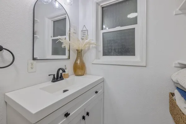 $315,000 | 723 North Lourae Avenue, Reedley, CA 93654