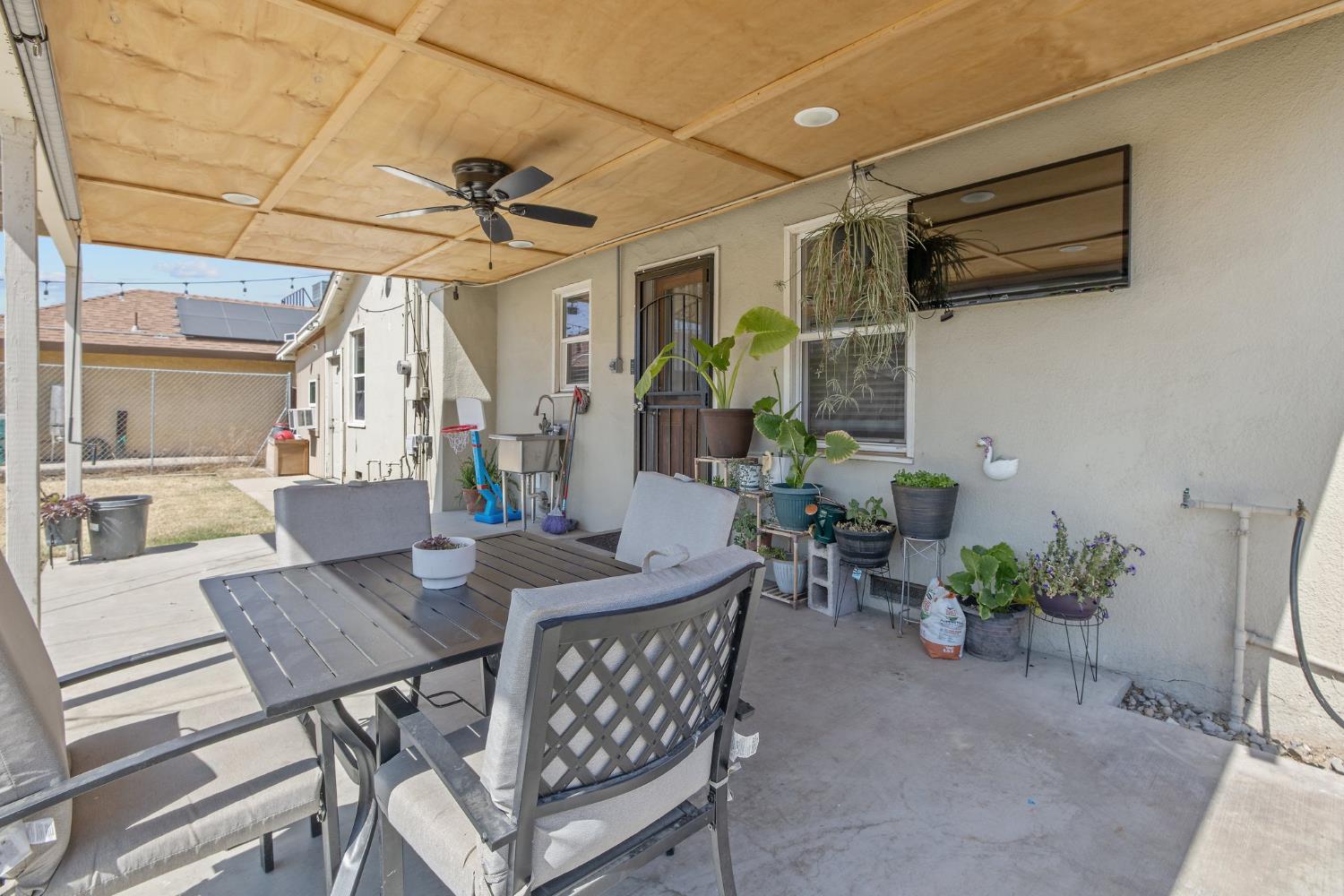 723 North Lourae Avenue Reedley, CA 93654 - Photo 35 of 45