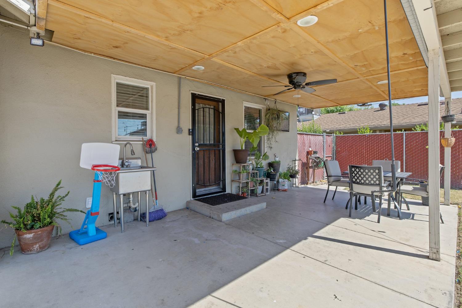 723 North Lourae Avenue Reedley, CA 93654 - Photo 36 of 45