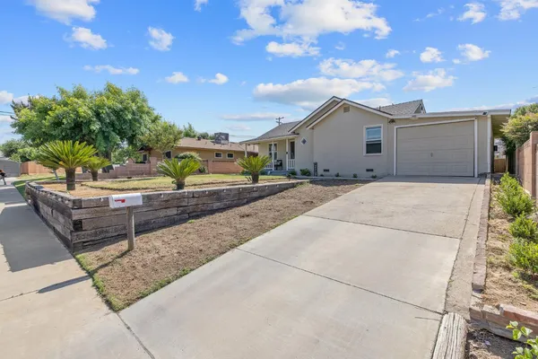$315,000 | 723 North Lourae Avenue, Reedley, CA 93654