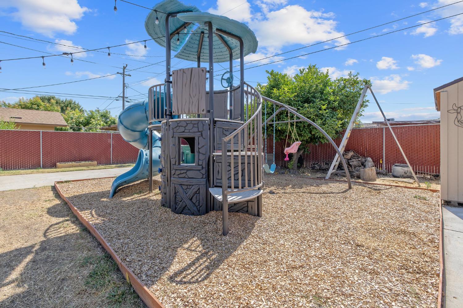 723 North Lourae Avenue Reedley, CA 93654 - Photo 42 of 45