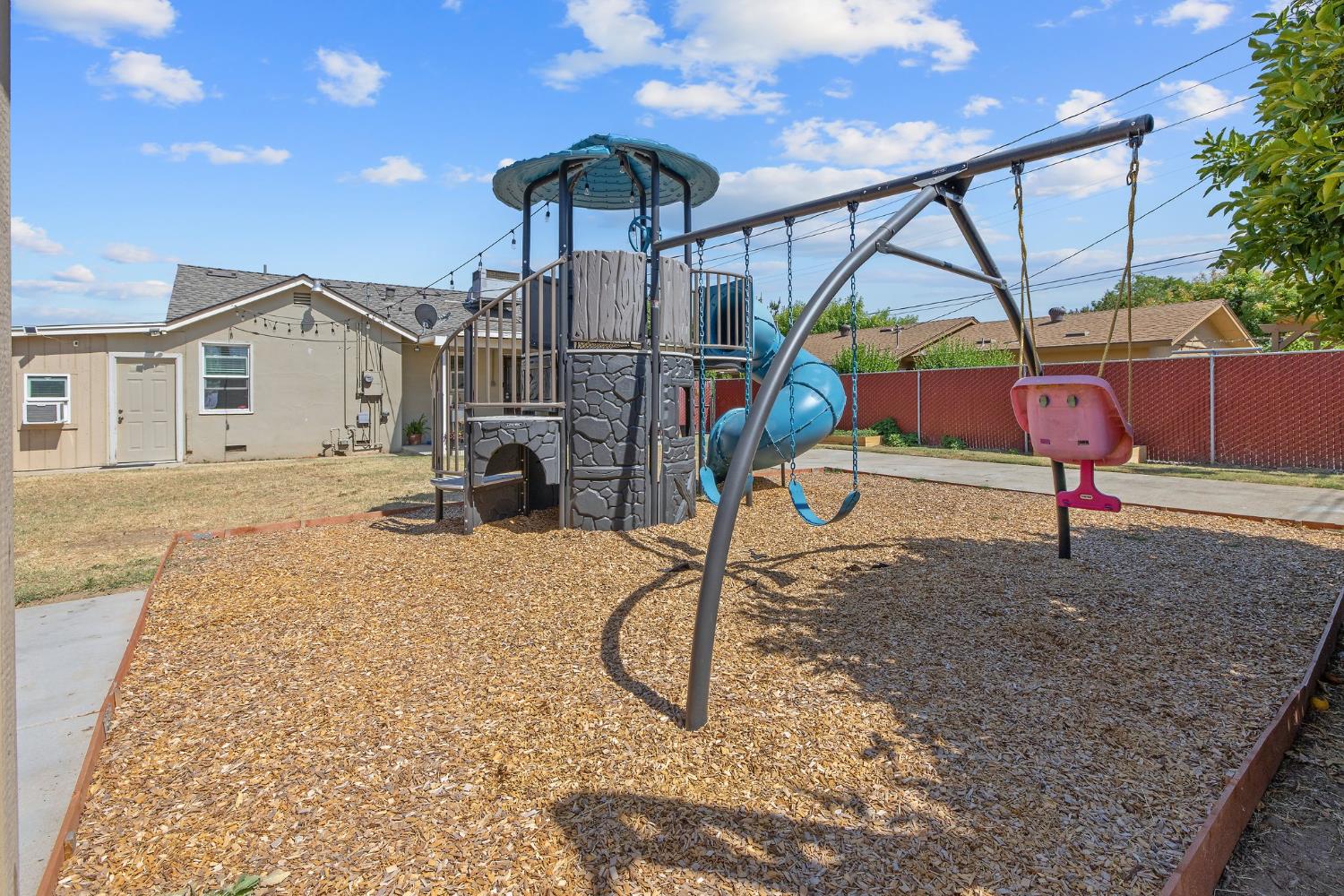 723 North Lourae Avenue Reedley, CA 93654 - Photo 43 of 45