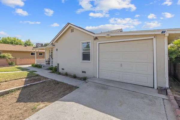 $315,000 | 723 North Lourae Avenue, Reedley, CA 93654