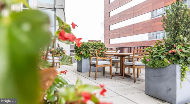 $5,127 | 204 West Washington Square, Unit 2002, Philadelphia, PA 19106