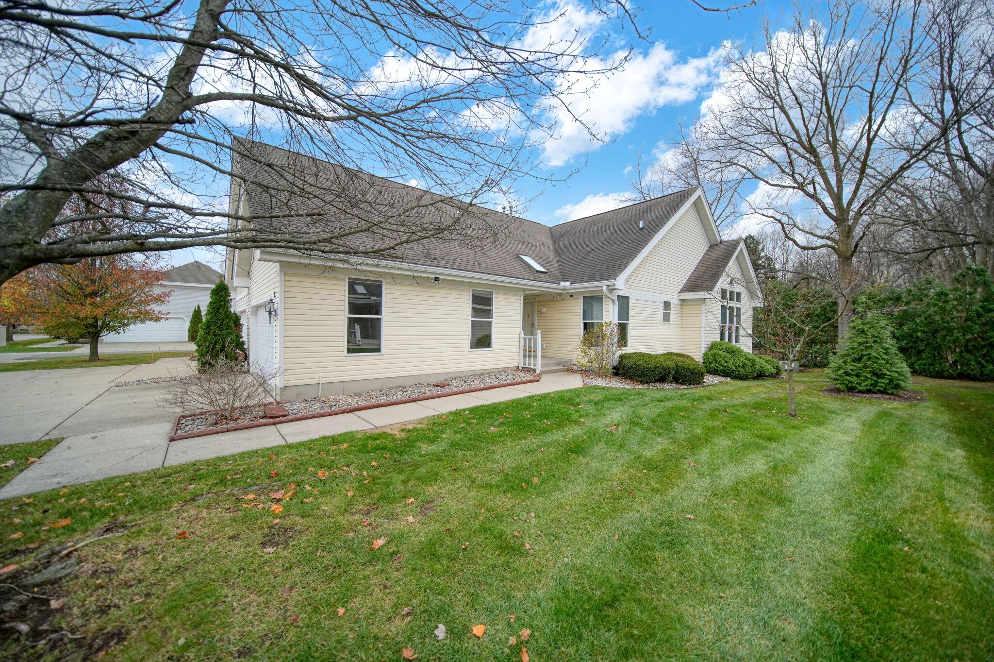 2415 North Aurelius Road, Unit 12 Holt, MI 48842 - Photo 3 of 43 3-web-or-mls-DSC04983_HDR