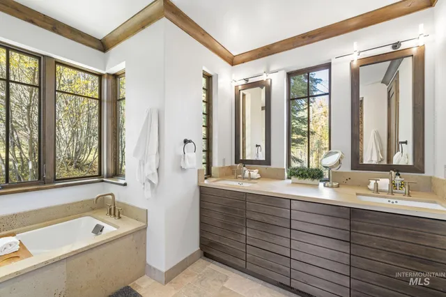 $2,225,000 | 16 Steelhead Court, Donnelly, ID 83615