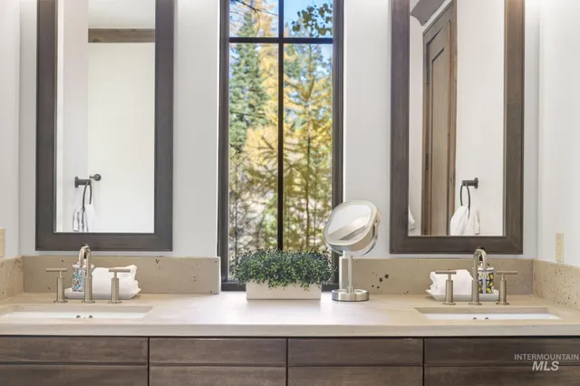 $2,225,000 | 16 Steelhead Court, Donnelly, ID 83615