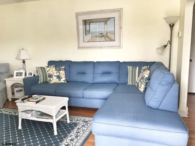 $1,250 | 209 North Rosborough Avenue, Ventnor City, NJ 08406